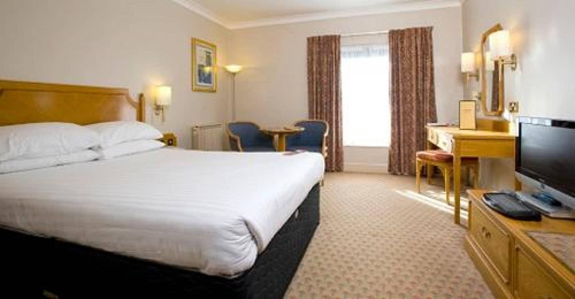 Hogs Back Hotel & Spa Nr Farnham Фарнем Екстер'єр фото