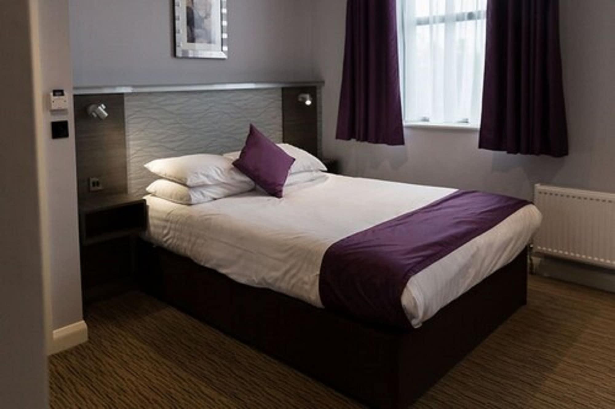 Hogs Back Hotel & Spa Nr Farnham Фарнем Екстер'єр фото