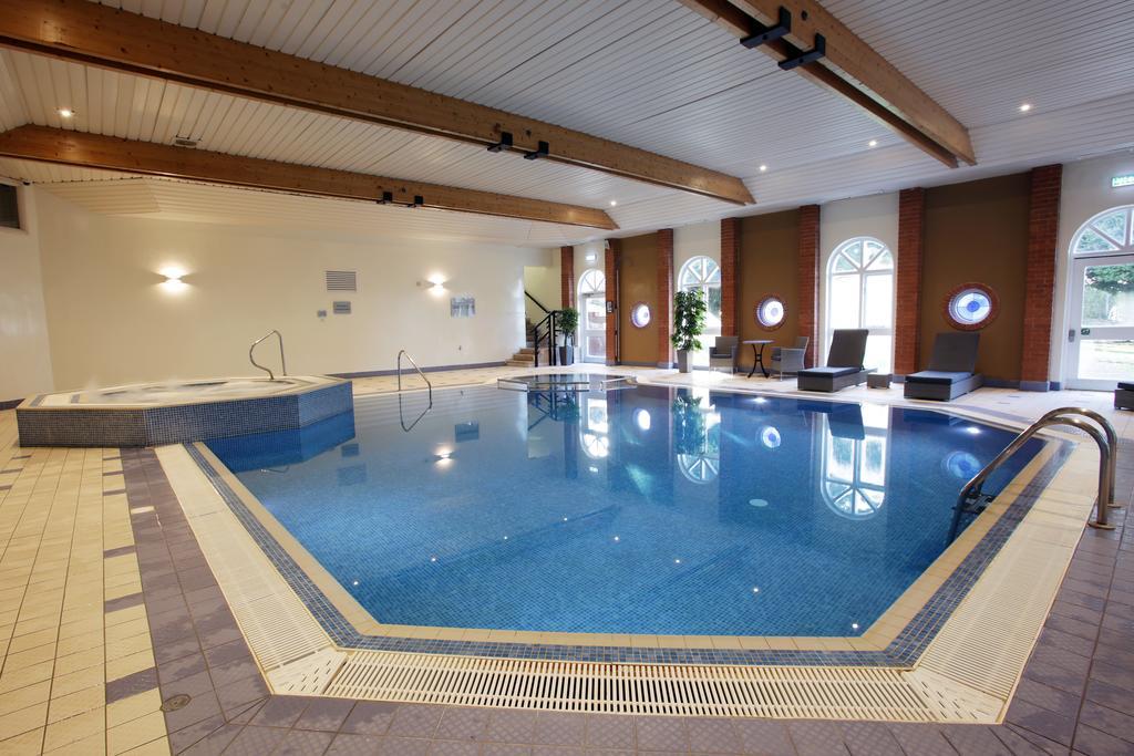 Hogs Back Hotel & Spa Nr Farnham Фарнем Екстер'єр фото