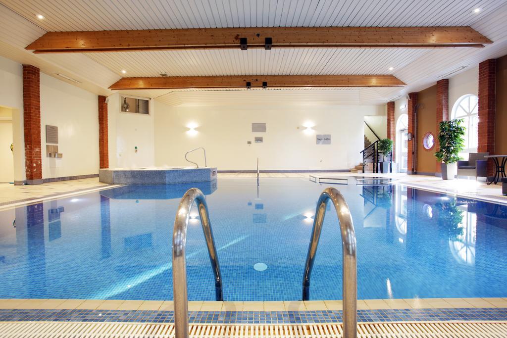 Hogs Back Hotel & Spa Nr Farnham Фарнем Екстер'єр фото